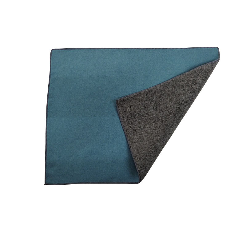 Double-Sided Coral Fleece Towel detail